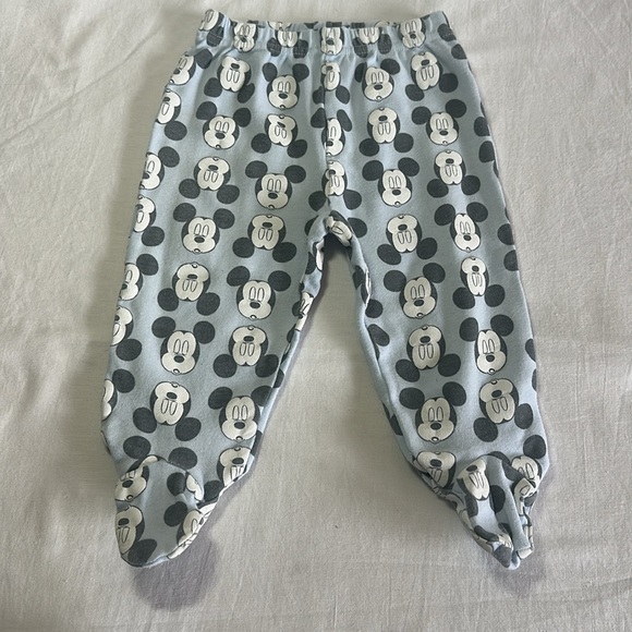 Disney - Mickey Mouse Baby Set in Light Blue and Gray with bonus hat - Picture 4 of 6